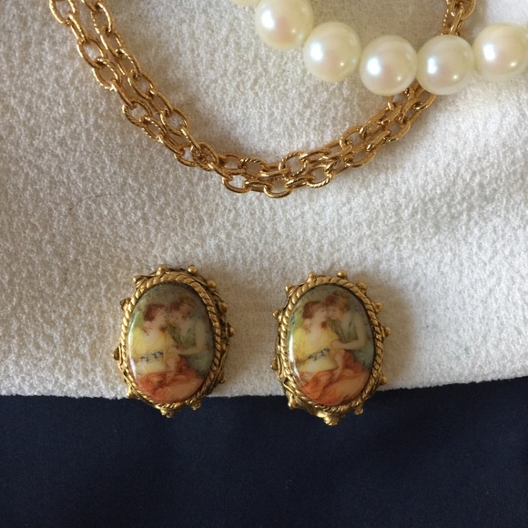 Victorian Gold Trim Elegant Ladies Vintage Clip Back Earrings